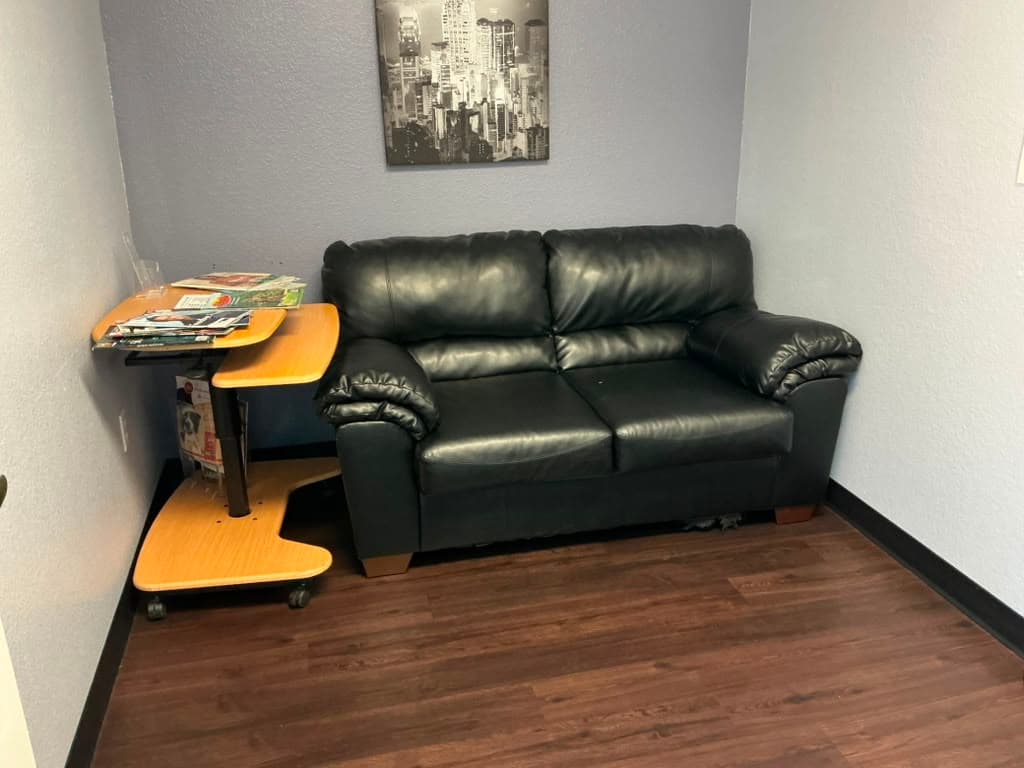 Beautiful 100 sqft Private Offices in shared suite